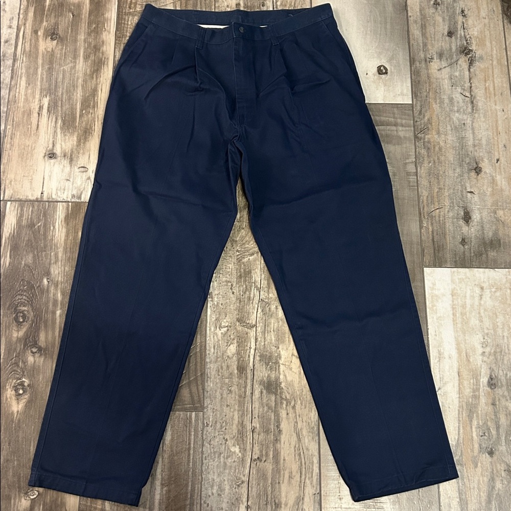 Men’s Lee Performance khakis Navy Blue casual dress pants. Size 38 X 32 chinos